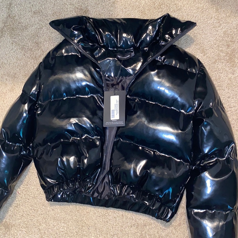Pretty Little Thing Black Puffer Jacket (Cropped)